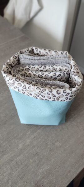 Lot de 4 lingettes, bandeau et sa panière